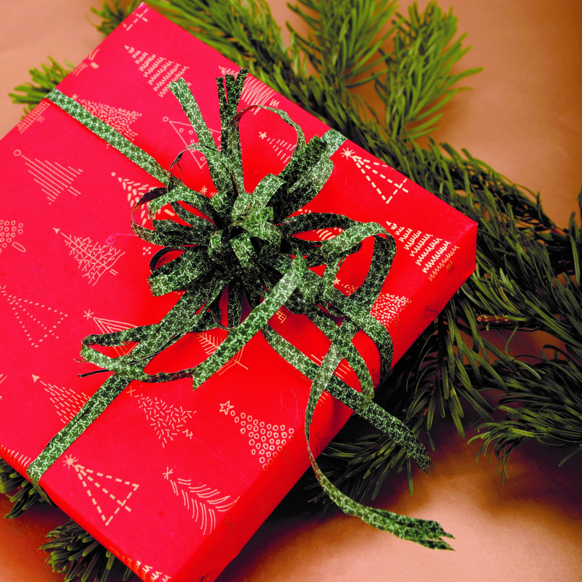 CHRISTMAS RIBBONS AND WRAPPING PAPER